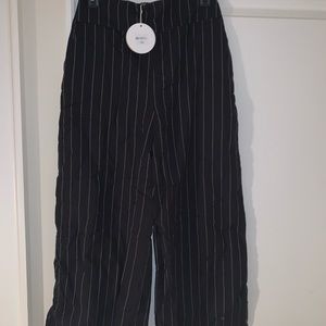 Showpo/Yours Truly “Ricki Cropped Pants in Black Pin Stripe”, Size Medium